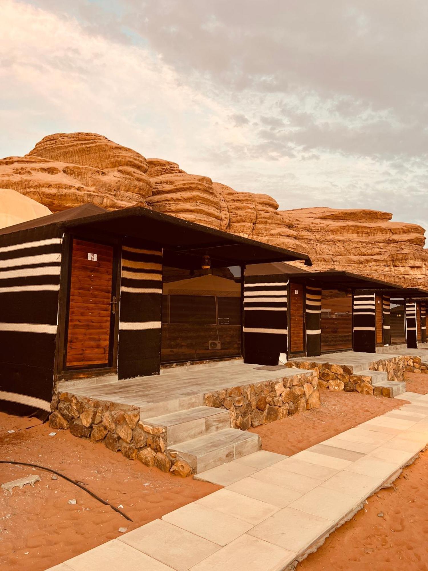Revan Rum Luxury Camp 와디럼 외부 사진