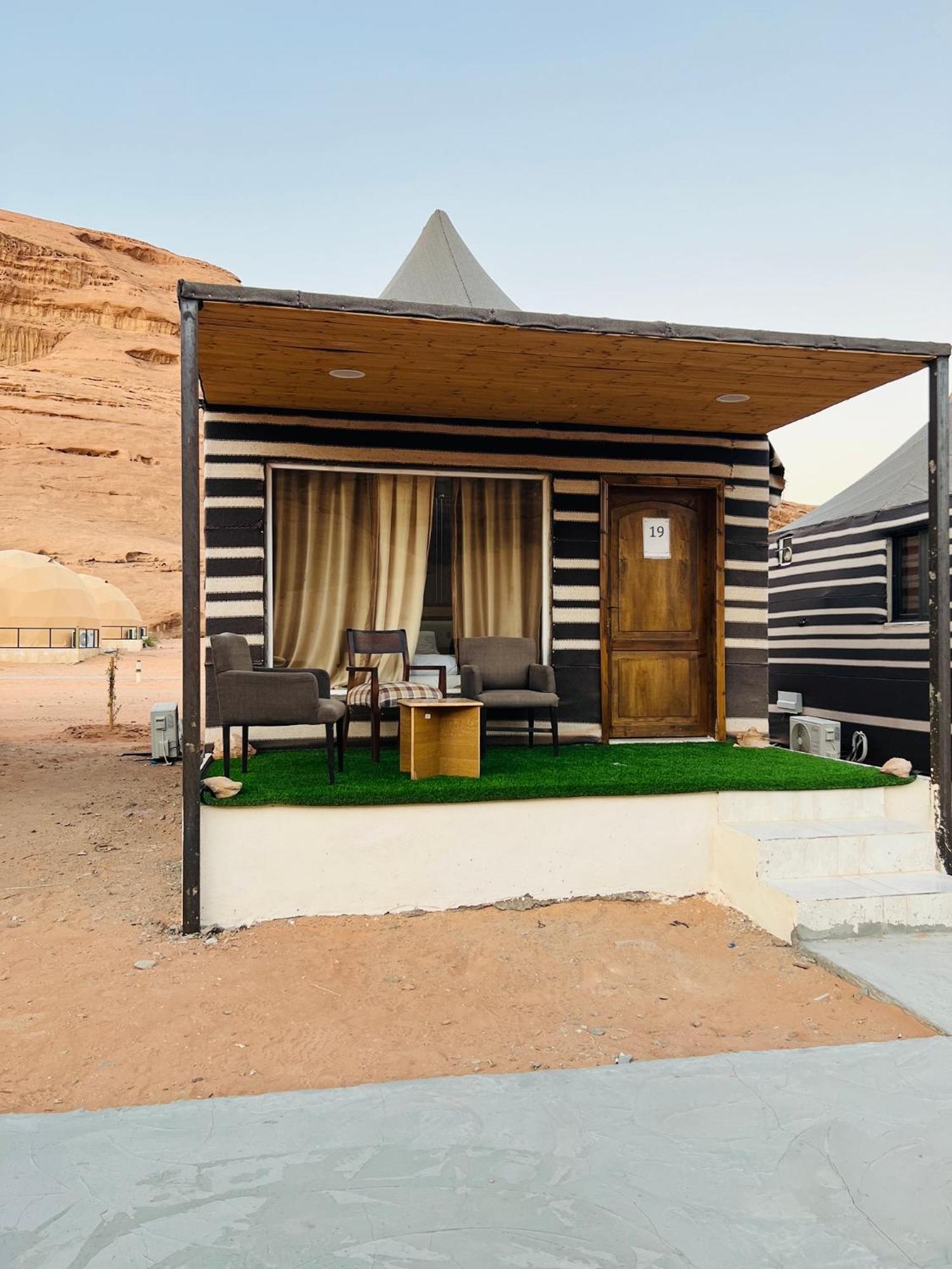 Revan Rum Luxury Camp 와디럼 외부 사진